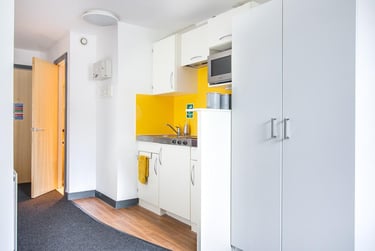 1 bed studio, Fulham Palace Road, Hammersmith, London, W69PA - Image 3